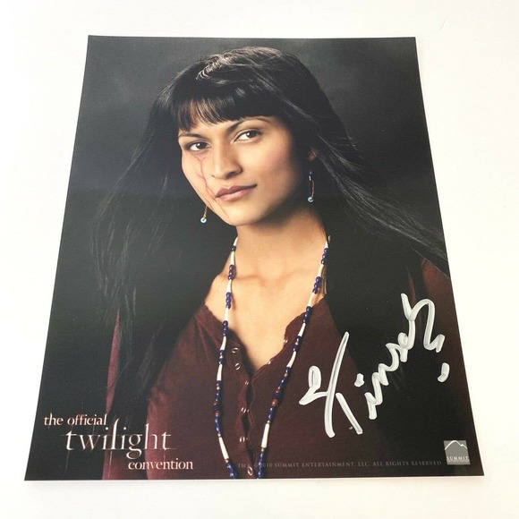 Official Twilight Convention Emily Young Signed Photo Picture 8 x 10 Tinsel - Picture 1 of 7